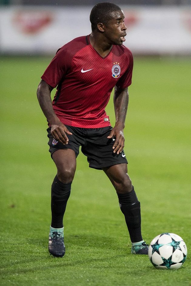 Rio Mavuba se objevil v sestavě Sparty Praha v utkání 3.kola MOL Cupu ve Znojmě.