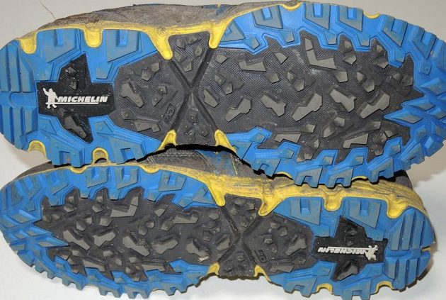 Běžecké krosové boty Mizuno Wave Daichi 2 - podrážka s netradičním vzorováním.