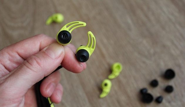Sportovní bezdrátová sluchátka Sennheiser CX Sport - čtyři a tři sady gumiček poskytují velké možnosti individualizace.