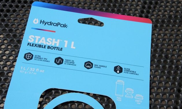 Sbalitelná láhev HydraPak Stash 1l - odolný termoplastický uretan, sbalitelná na čtvrtinu objemu, velké ucho na přenášení a jde k ní dokoupit i filtr.