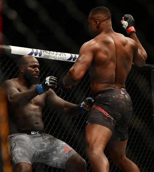 Jairzinho Rozenstruik přišel jako neporažená těžká váha, odešel s výpraskem, když si ho podal Francis Ngannou na UFC 249.