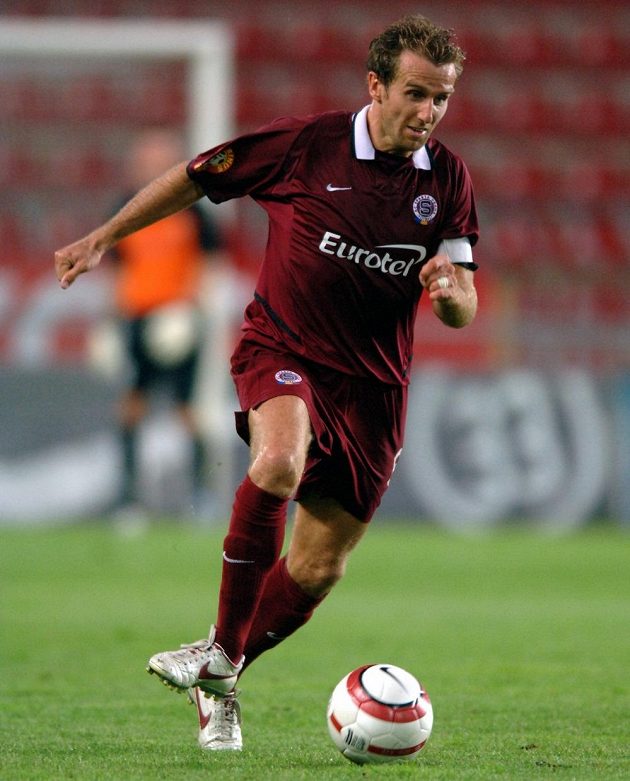 Karel Poborský ze Sparty během přípravného utkání s Norimberkem v červenci 2005 v Praze.