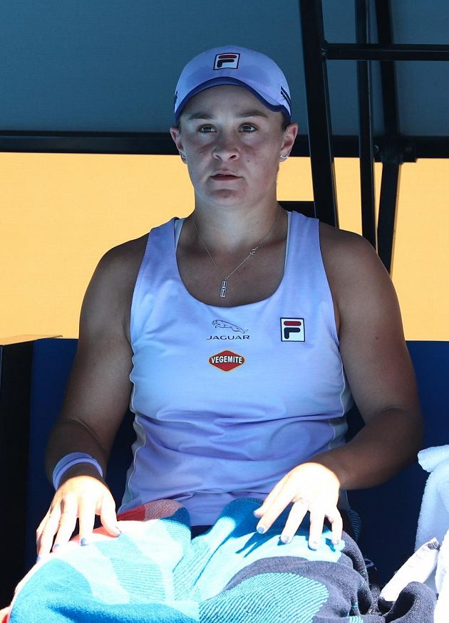 Australanka Ashleigh Bartyová neměla v první sadě čtvrtfinále Australian Open v boji proti Karolíně Muchové nejmenší problém.