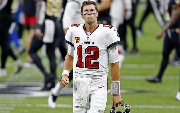 Hvězdnému quarterbackovi Tomovi Bradymu první zápas za Tampu Bay Buccaneers nevyšel.