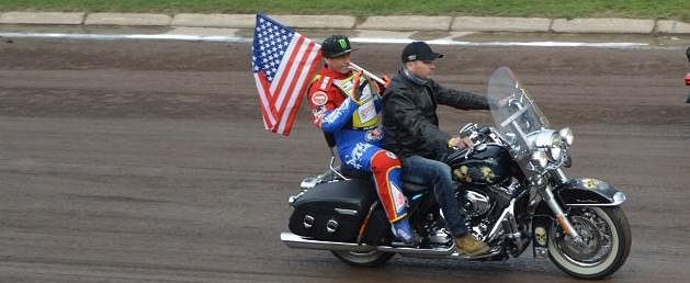 Američan Greg Hancock při slavnostním zahájení GP v Praze na Markétě