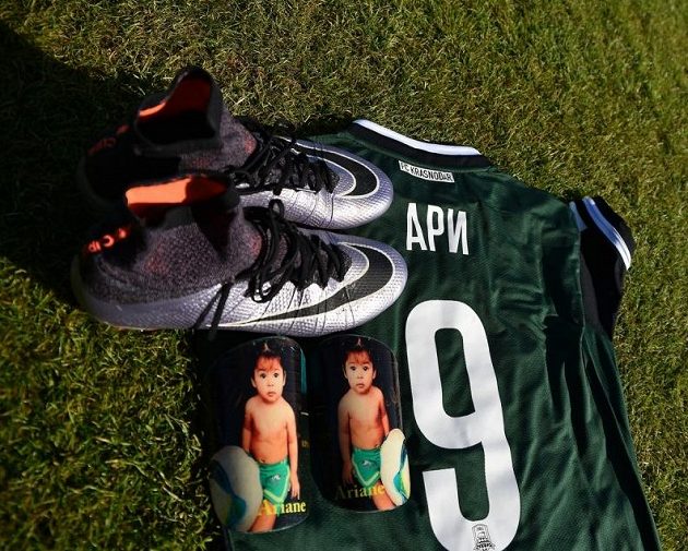 Ariho základní zápasové vybavení...