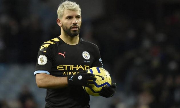 Argentinský fotbalista Sergio Agüero se stal nejlepším střelcem mezi cizinci v anglické Premier League.