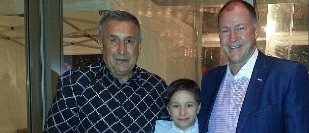 Jaroslav Pouzar, jeho syn Jára a Kevin Lowe.