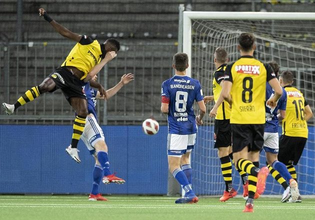 Kanonýr Young Boys v akci! Jean-Pierre Nsame (vlevo) dává Klaksviku první gól.