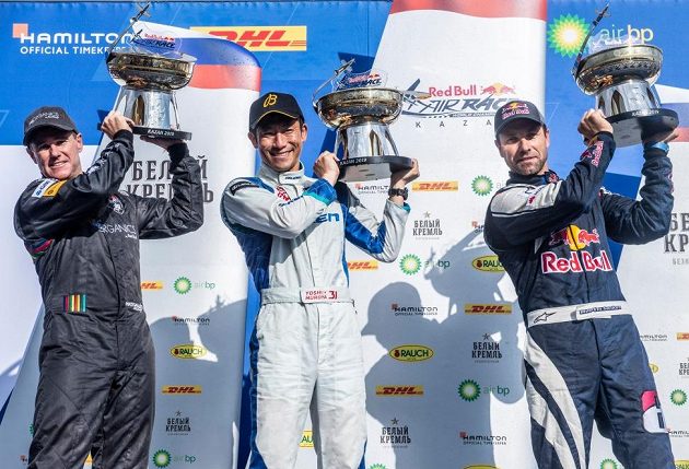 Stupně vítězů v Kazani - zleva druhý Australan Matt Hall, vítězný Japonec Jošihide Muroja a třetí Martin Šonka.