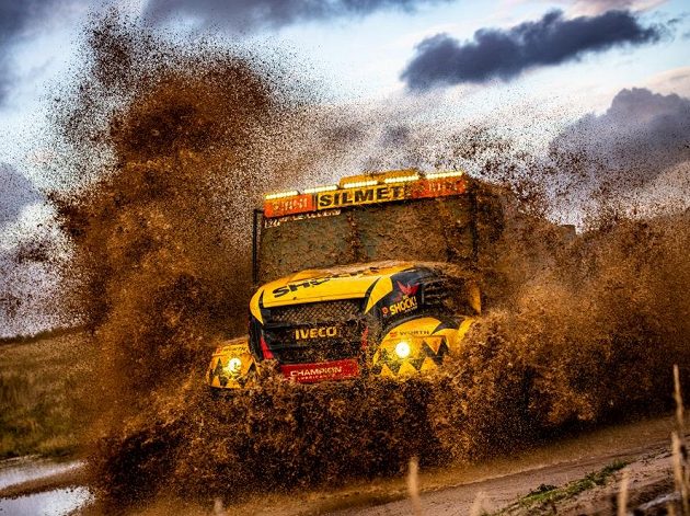 Taková je rallye! Martin Macík si na snímku plnými doušky vychutnává Baja Poland...