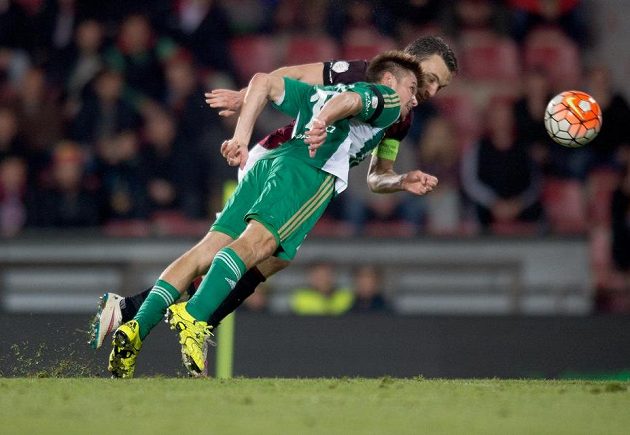 David Lafata ze Sparty (vzadu) a jeho gólová hlavička na 1:0 v derby s Bohemians.