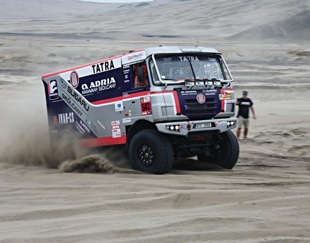 Tatra týmu Adria během závěrečného testování před zahájením Rallye Dakar.
