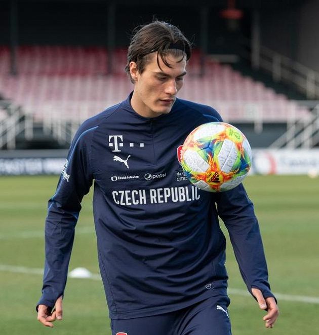 Patrik Schick během tréninku fotbalové reprezentace před zápasy s národními týmy Anglie a Brazílie.