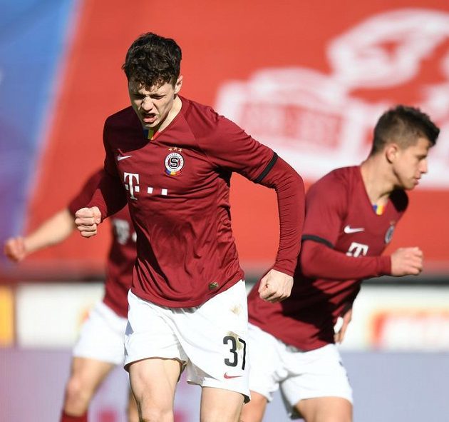 Sparťan Ladislav Krejčí mladší slaví gól ve čtvrtfinálové partii MOL Cupu s Jabloncem