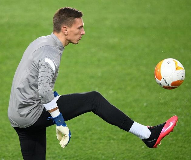 Brankář Sparty Praha Milan Heča během tréninku před utkáním Evropské ligy s Lille.