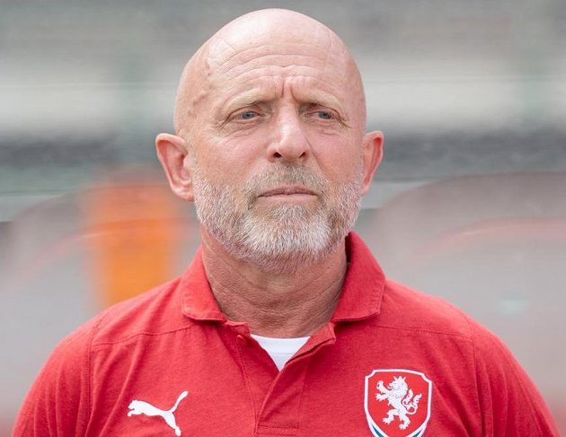 Trenér Karel Jarolím během přípravného utkání fotbalové reprezenzace s Nigérií v rakouském Schwechatu.