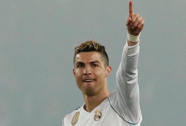 Hvězdný Cristiano Ronaldo z Realu Madrid slaví svou trefu v Lize mistrů na hřišti PSG.