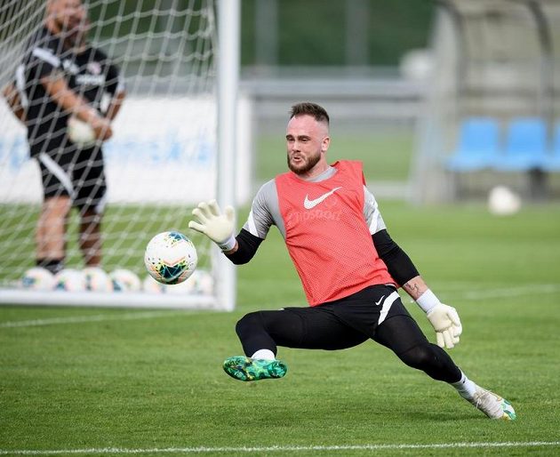 Brankář Sparty Praha Dominik Holec během prvního tréninku sezony 2020/2021 v tréninkovém centru na Strahově.