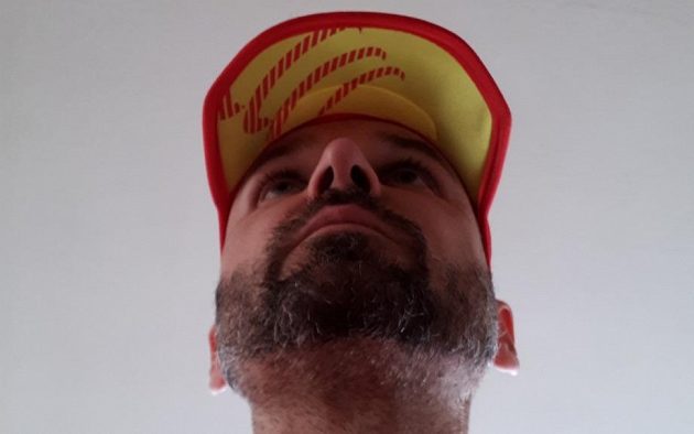 Kšiltovka CompresSport Pro Racing Ultralight Cap - žlutý spodek kšiltu mě někdy iritoval.
