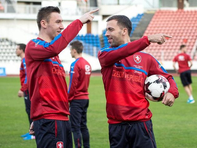 Slávisté Josef Hušbauer (vpravo) a Jaromír Zmrhal během tréninku fotbalové reprezentace.
