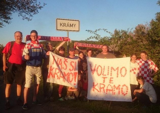 Krámy v den čarodějnicového ohně zakládají Fan Club Andreje Kramariče.