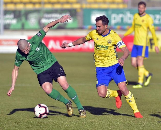 Zleva Jan Rezek z Příbrami a Petr Jiráček ze Zlína.