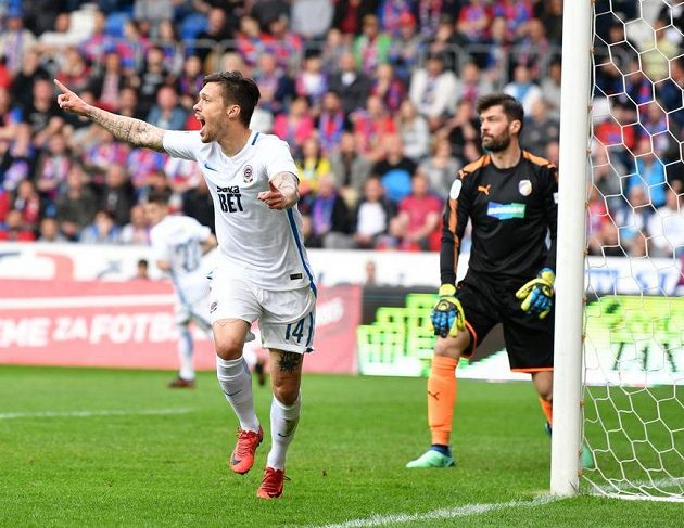 Bezprostřední nadšení Václava Kadlece ze Sparty poté, co už v 9. minutě překonal brankáře Plzně Matúše Kozáčika.