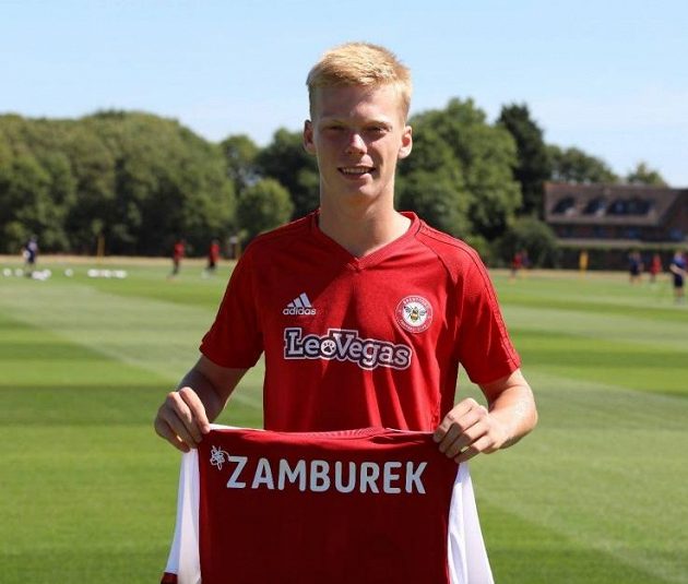 Talentovaný Jan Žambůrek podepsal tříletý profesionální kontrakt v anglickém klubu Brentford FC.