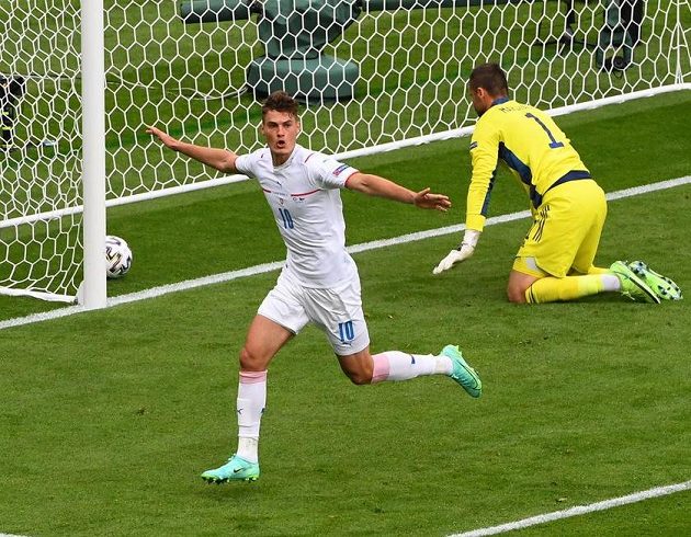 Triumphant Patrik Schick!