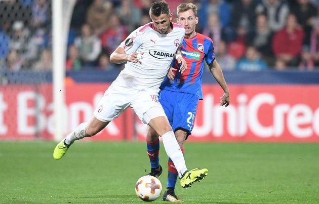 Fotbalisté Viktorie Plzeň hrají ve druhém utkání základní skupiny Evropské ligy proti izraelskému týmu Hapoel Beer Ševa, v jehož dresu nastoupil český útočník Tomáš Pekhart.