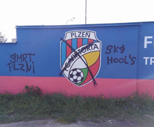Autogram fotbalových chuligánů Slavie.