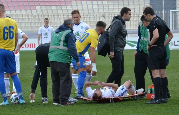 Špílmachr fotbalistů Mladé Boleslavi Marek Matějovský se na soustředění na Maltě během zápasu vážně zranil.