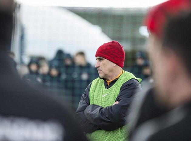 Václav Kotal v klubku svých nových svěřenců.