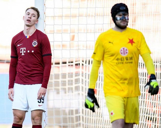 Zklamaný Lukáš Juliš ze Sparty po zahozené šanci během utkání semifinále MOL Cupu se Slavií.
