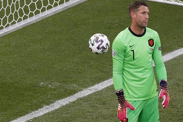 Nizozemský brankář Maarten Stekelenburg a jeho zklamání po inkasované brance v osmifinále EURO s Českem.