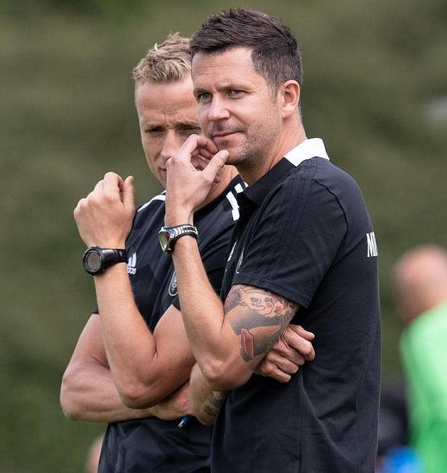 David Holoubek a Jiří Jarošík, noví trenéři Ružomberku, během utkání se Spartou.