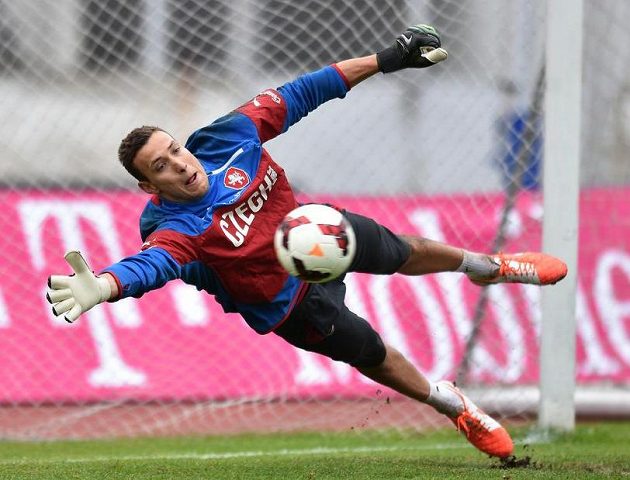 Brankář Marek Štěch během tréninku české fotbalové reprezentace před utkáním ve Finsku.