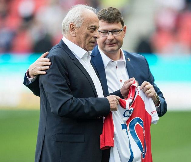 Bývalý trenér Slavie František Cipro a generální ředitel klubu Martin Krob před derby se Spartou.
