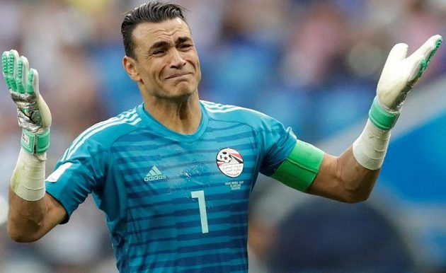Egyptský brankář Ísam Haddarí se stal nejstarším fotbalistou, který kdy nastoupil na mistrovství světa. Chytil i penaltu, ale porážce nezabránil.