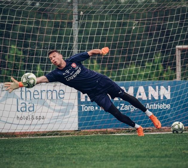 Brankář Jiří Pavlenka během tréninku národního týmu v městečku Laa an der Thaya na soustředění v Rakousku.