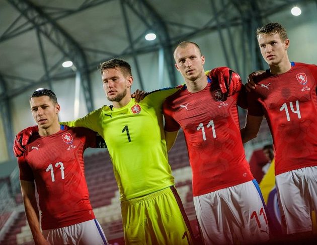 Zleva Marek Suchý, Tomáš Vaclík, Michael Krmenčík a Jakub Jankto před utkáním s Islandem.