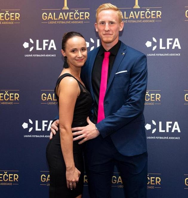 Václav Jemelka s partnerkou během Galavečera LFA, během něhož byl vyhlášen Objevem sezóny.