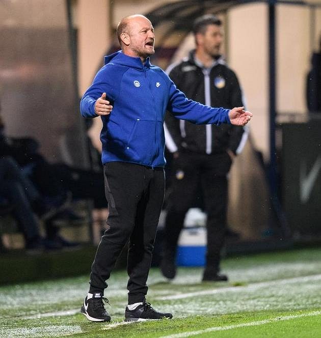 Trenér Slovanu Liberec Pavel Hoftych během utkání 4. předkola Evropské ligy s APOEL FC