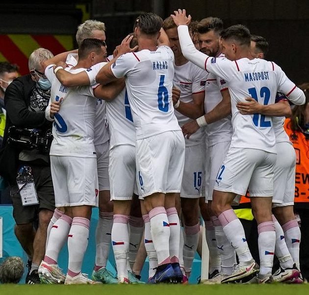 Czechs celebrate their hero Patrik Schick.