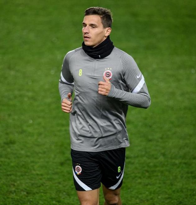Navrátilec David Pavelka ze Sparty Praha během tréninku před utkáním Evropské ligy s Lille.