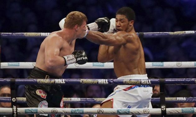 Anthony Joshua obhájil mistrovské pásy čtyř organizací proti vyzyvateli Alexandru Povětkinovi