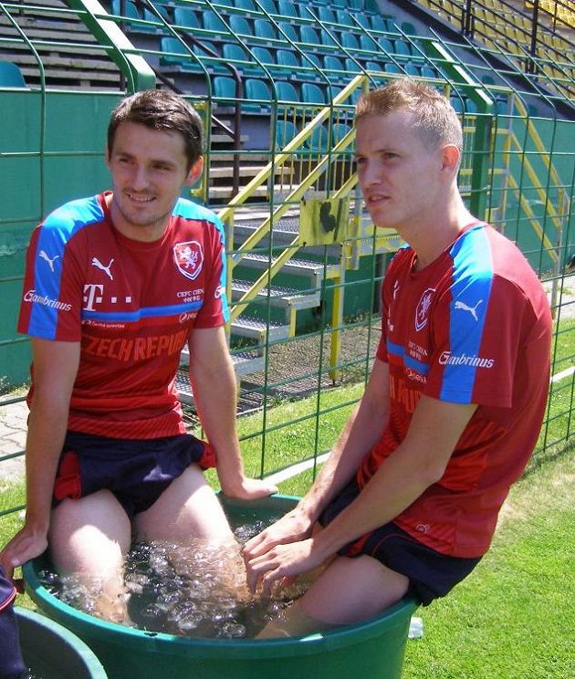 Obránce Milan Havel a záložník Jakub Jankto (vpravo) po tréninku na mistrovství Evropy hráčů do 21 let.