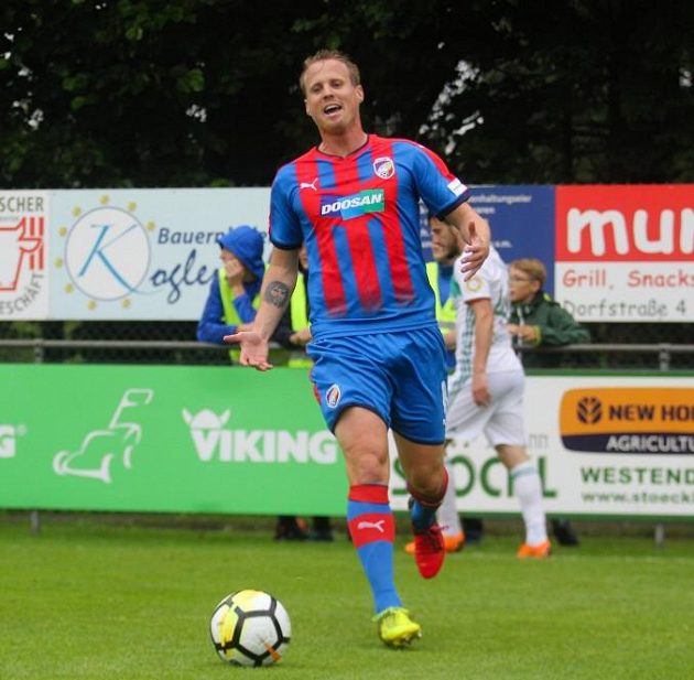 Plzeňský fotbalista David Limberský během zápasu na letním soustředění Viktorie.