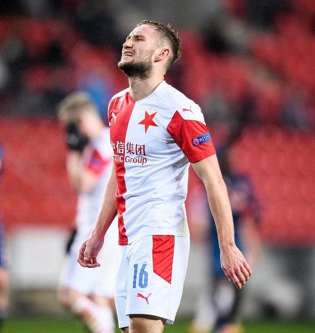 Jan Kuchta ze Slavie Praha během odvety čtvrtfinále Evropské ligy proti Arsenalu.